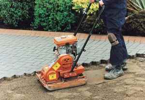 Polaganje tlakovcev Polaganje tlakovcev